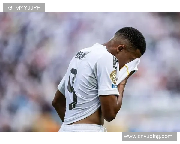 皇马在欧冠小组赛中战胜曼联，莫德里奇破门